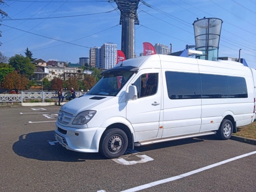 АВТОМОБИЛЬНЫЙ МОСТ: Сочи и Абхазию соединяет регулярный трансфер, наш корреспондент отправился за границу на рейсовом  микроавтобусе