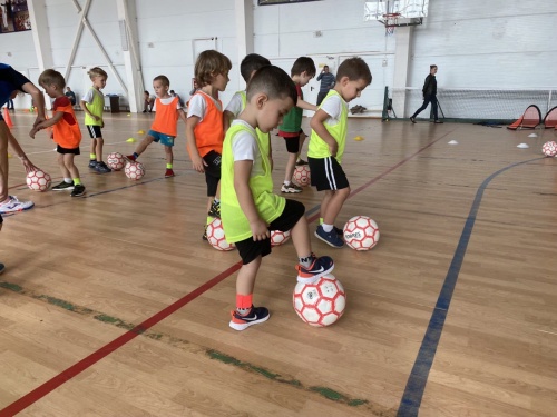 БЕЙ ЛЕВОЙ:  футбольная школа в Сочи, которую поддерживает Григорий Лепс
